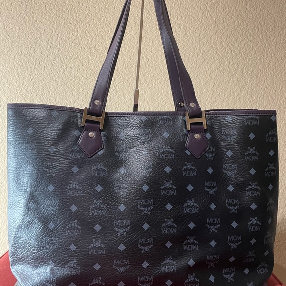 MCM Jumbo Shopping Tote - Picture 3 of 16